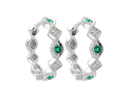A222-73704: EARRINGS .13 EMERALD .18 TGW