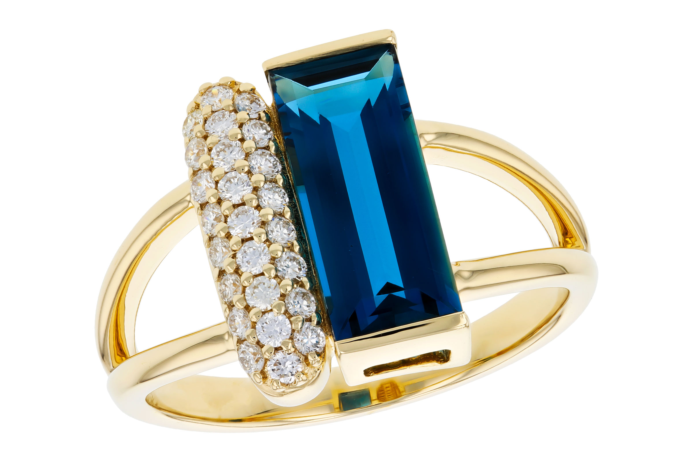 H311-83658: LDS RG 2.67 LONDON BLUE TOPAZ 2.92 TGW (12x5MM BT)