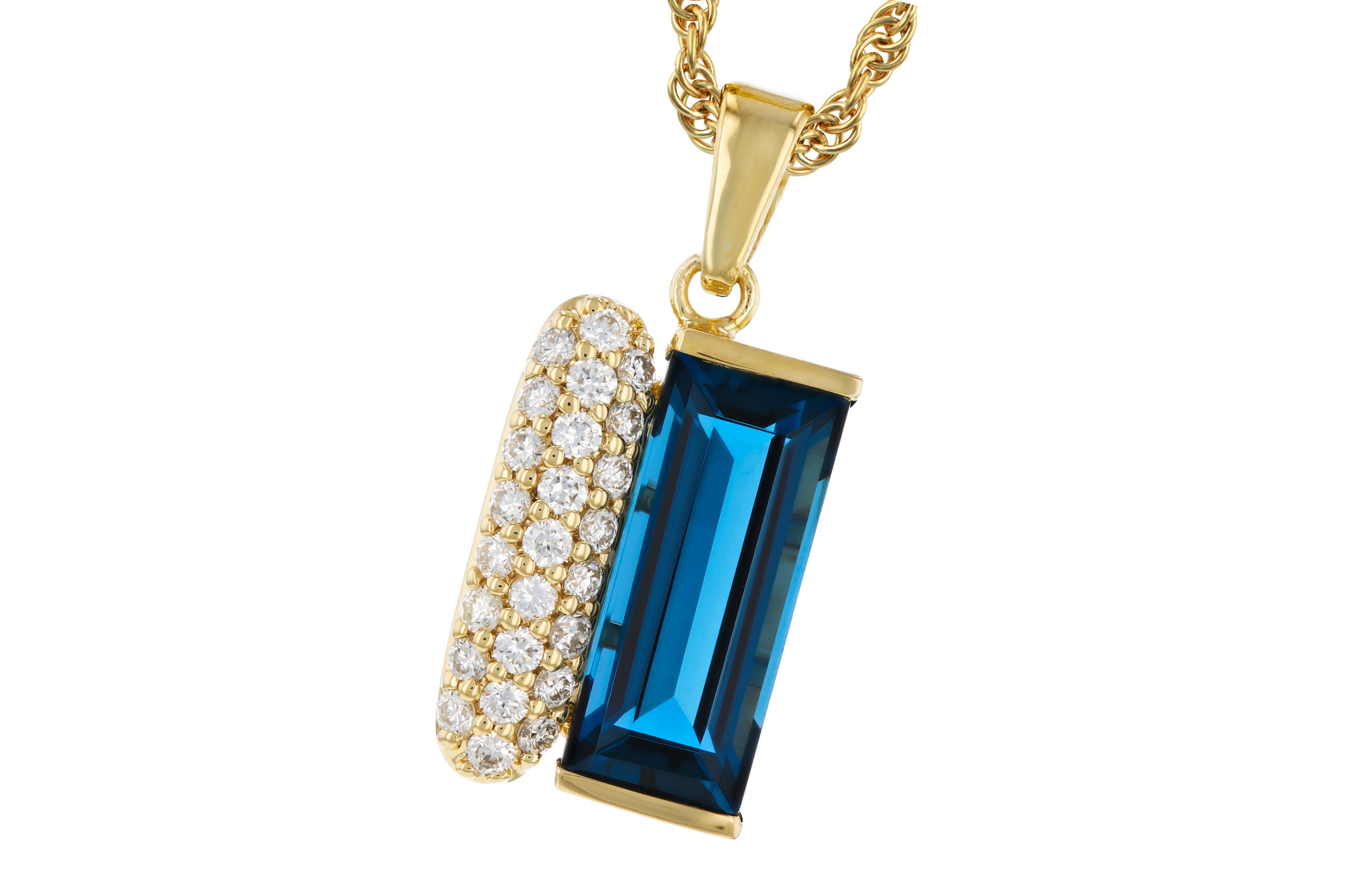 H311-83667: NECK 2.67 LONDON BLUE TOPAZ 2.92 TGW (12x5MM BT)